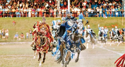 Cavaleiros em disputa no Campo das Cavalhadas