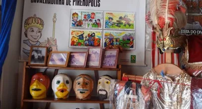 Máscaras e objetos das Cavalhadas no acervo do museu