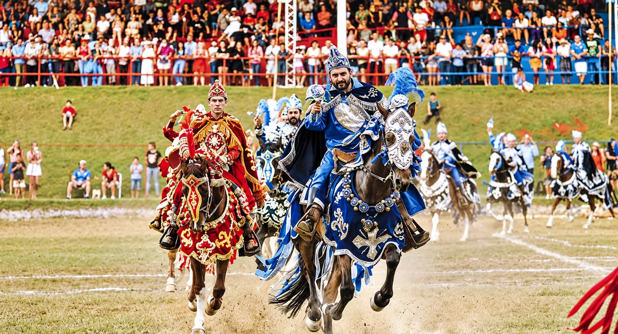 Cavaleiros em disputa no Campo das Cavalhadas