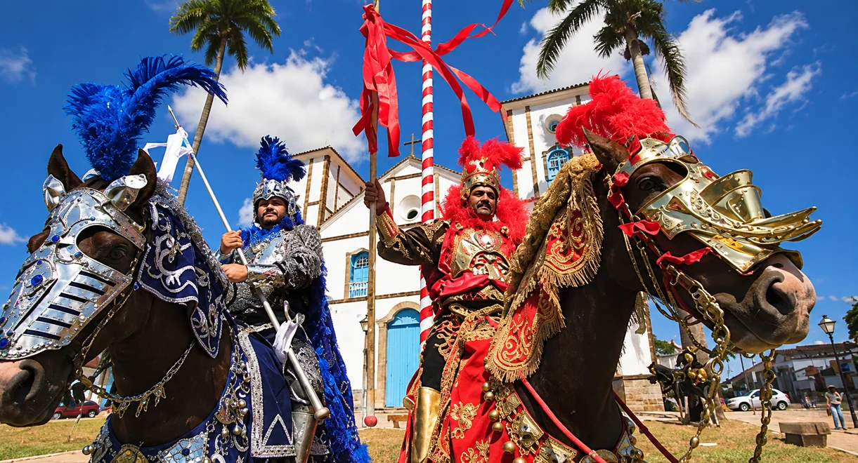Cavaleiros mascarados das Cavalhadas de Pirenópolis